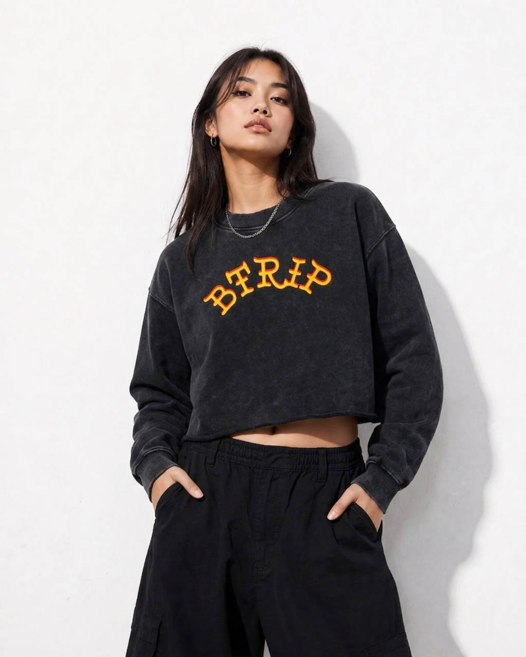 BVBY MUSCLE - Washed Raw Edge Cropped Sweatshirt