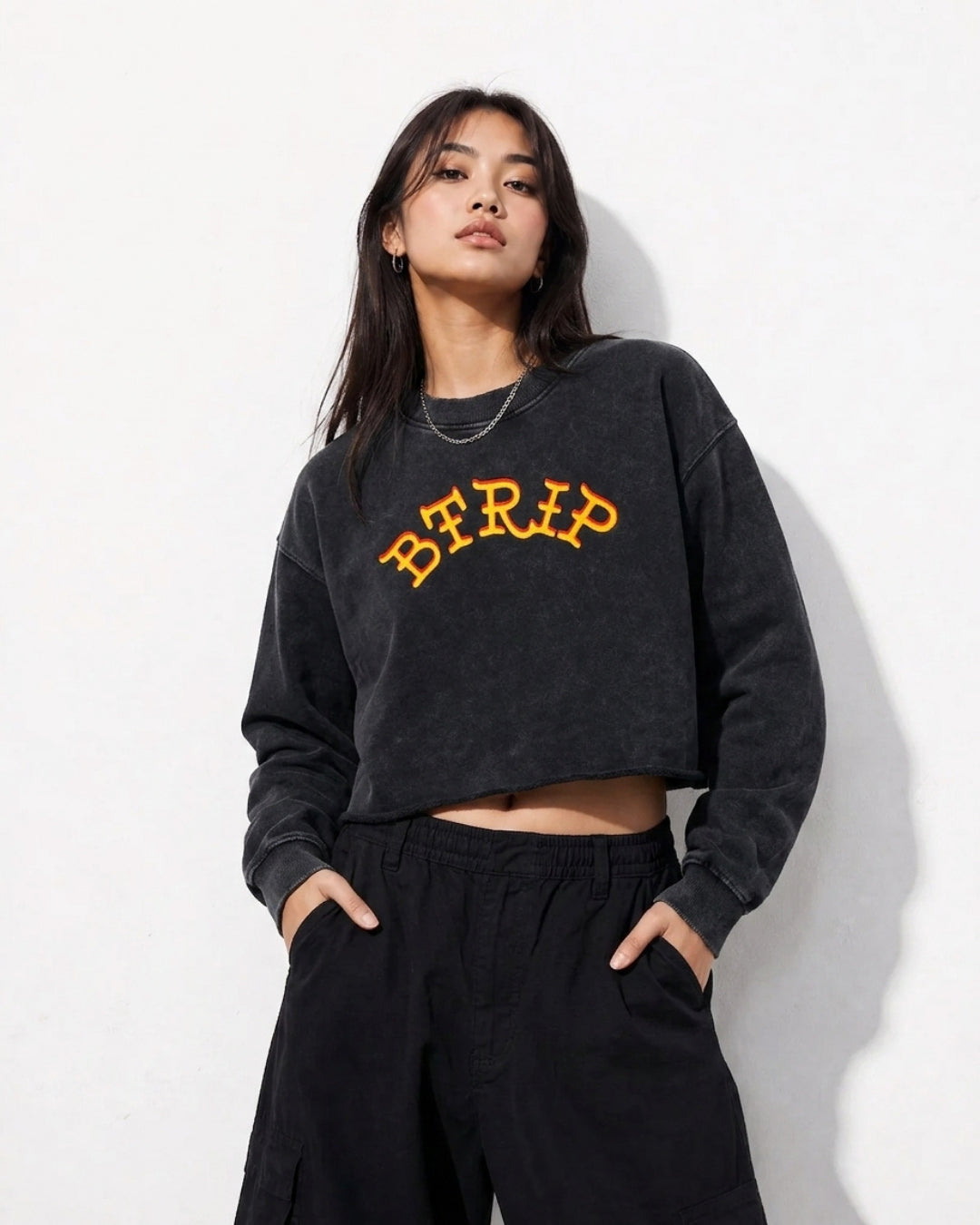BVBY MUSCLE - Washed Raw Edge Cropped Sweatshirt